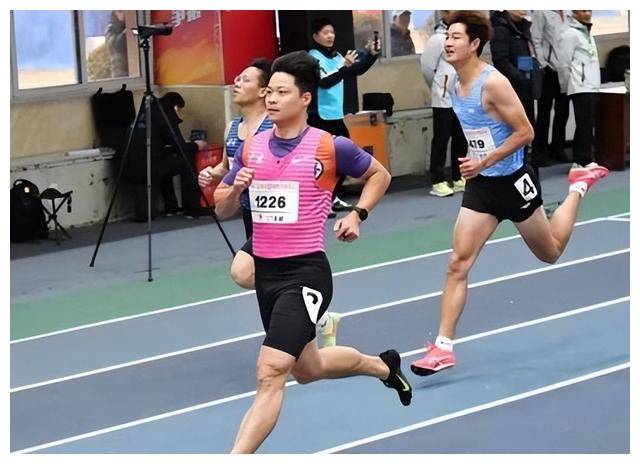 苏炳添在比赛中受伤退赛，中国女排主帅表示担忧